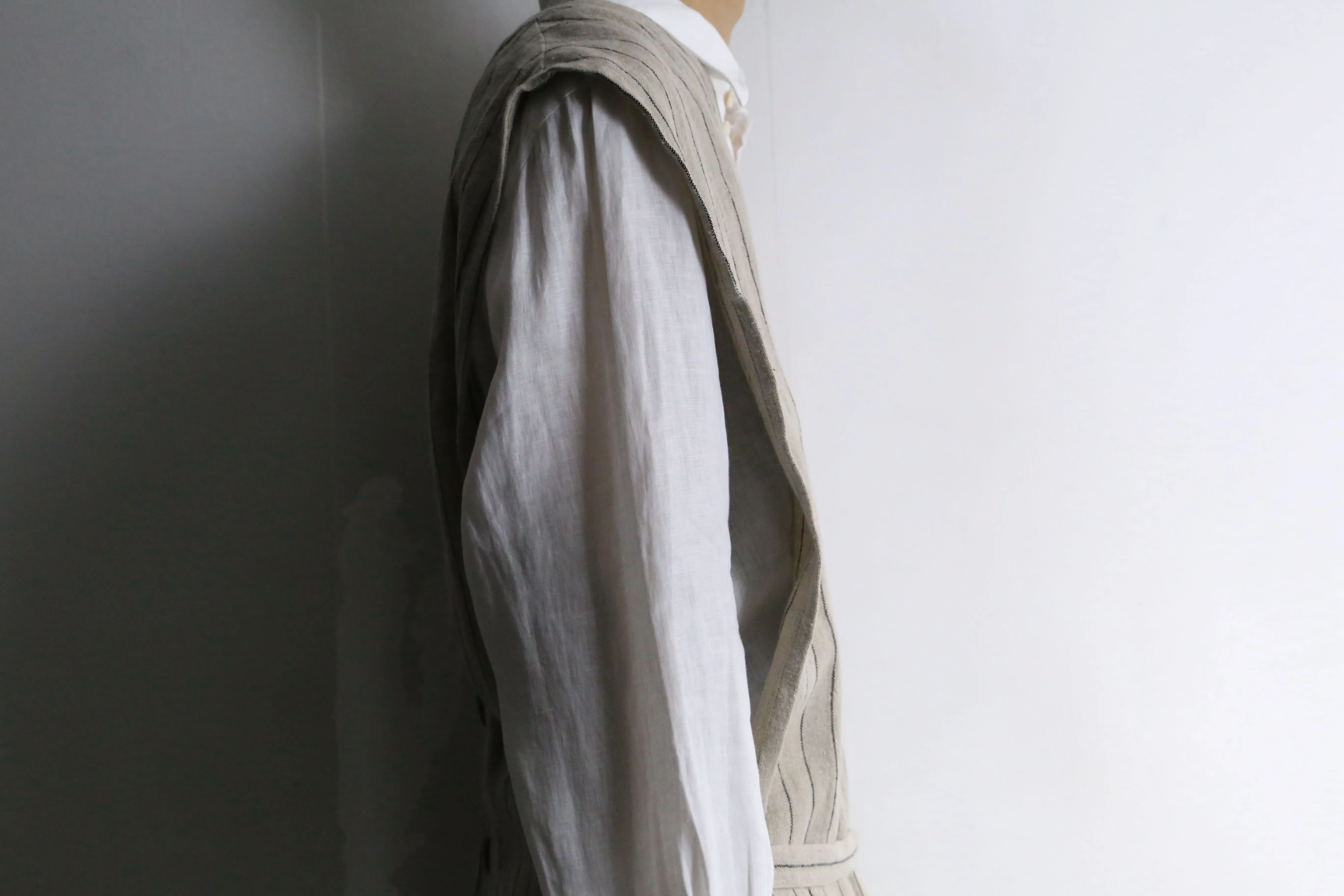 stripe pattern V neck linen gilet