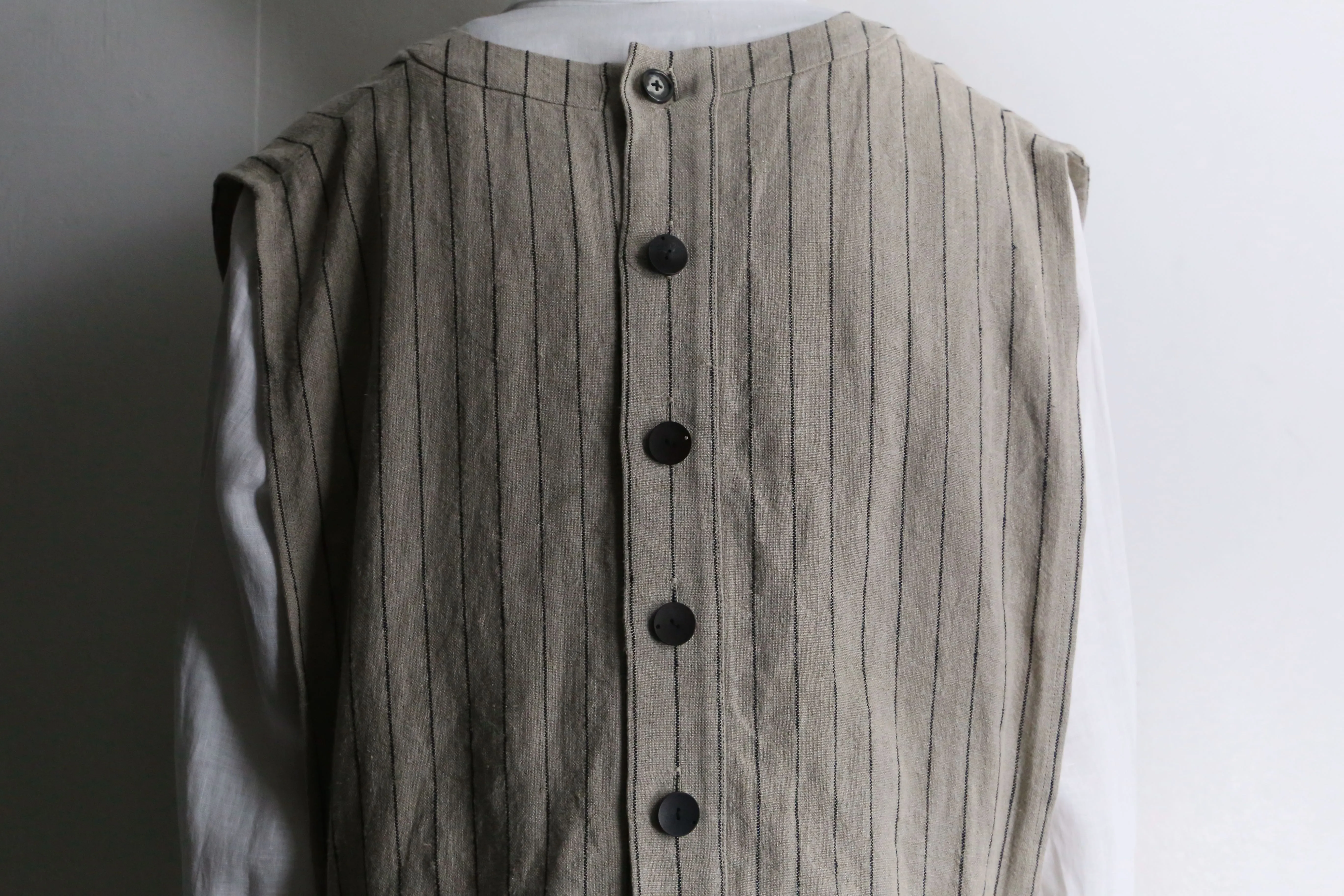 stripe pattern V neck linen gilet