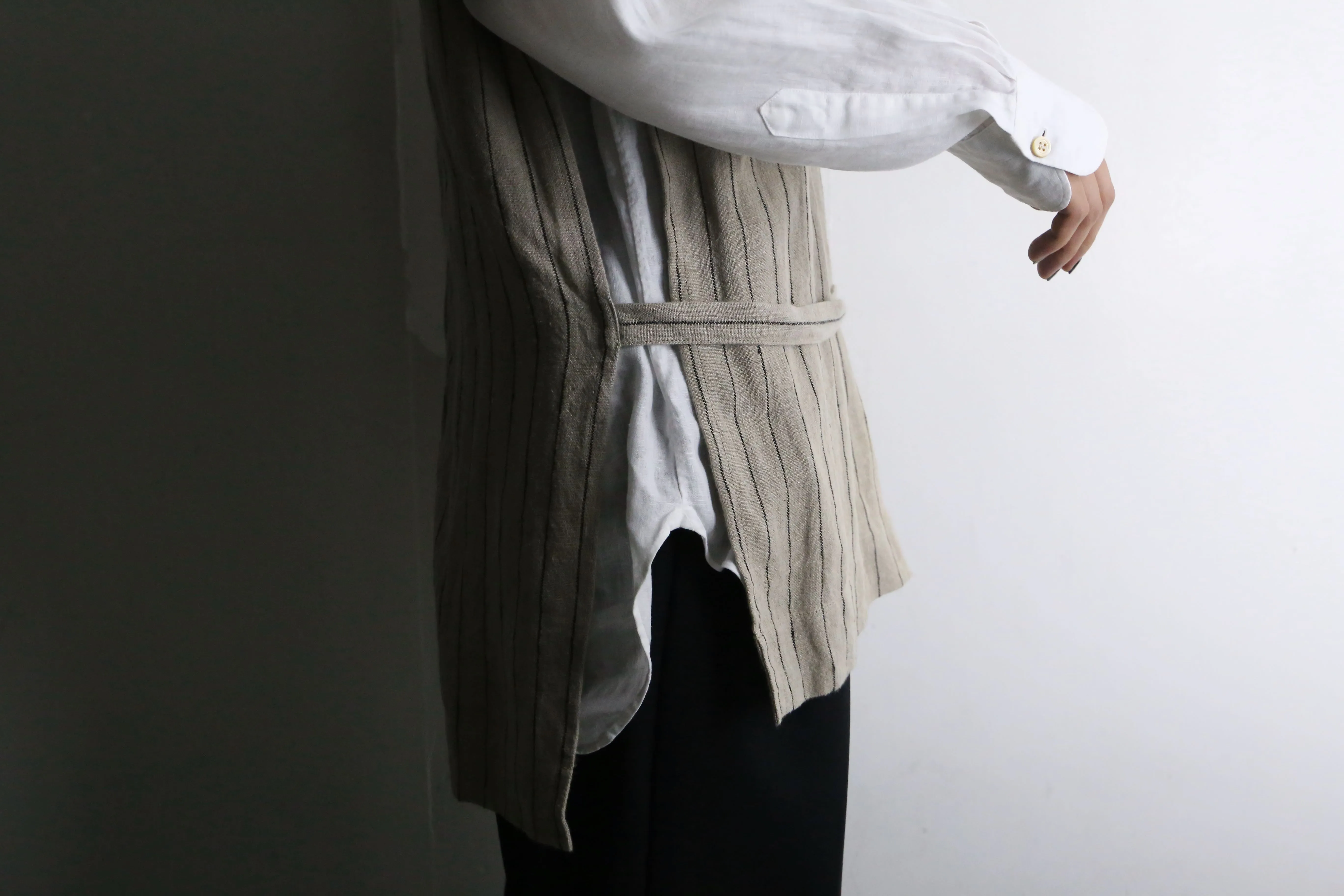 stripe pattern V neck linen gilet